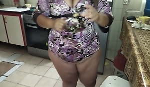 Bbw amateur get hitched in short clothes seduces her neighbour